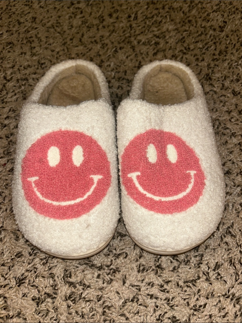 Cozy Women's White Slippers with Pink Smiley Face